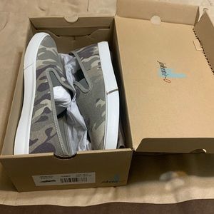 Johnnie-O Camo Slip-on men’s shoes size 10.5